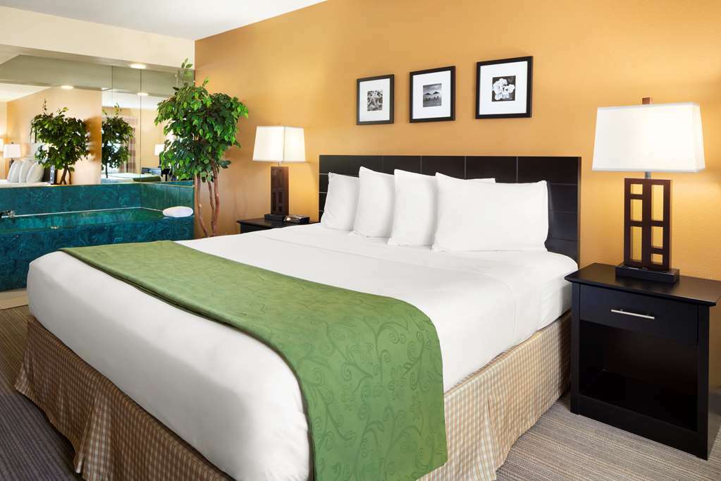 Country Inn & Suites By Radisson Kenosha - Pleasant Prairie Стая снимка